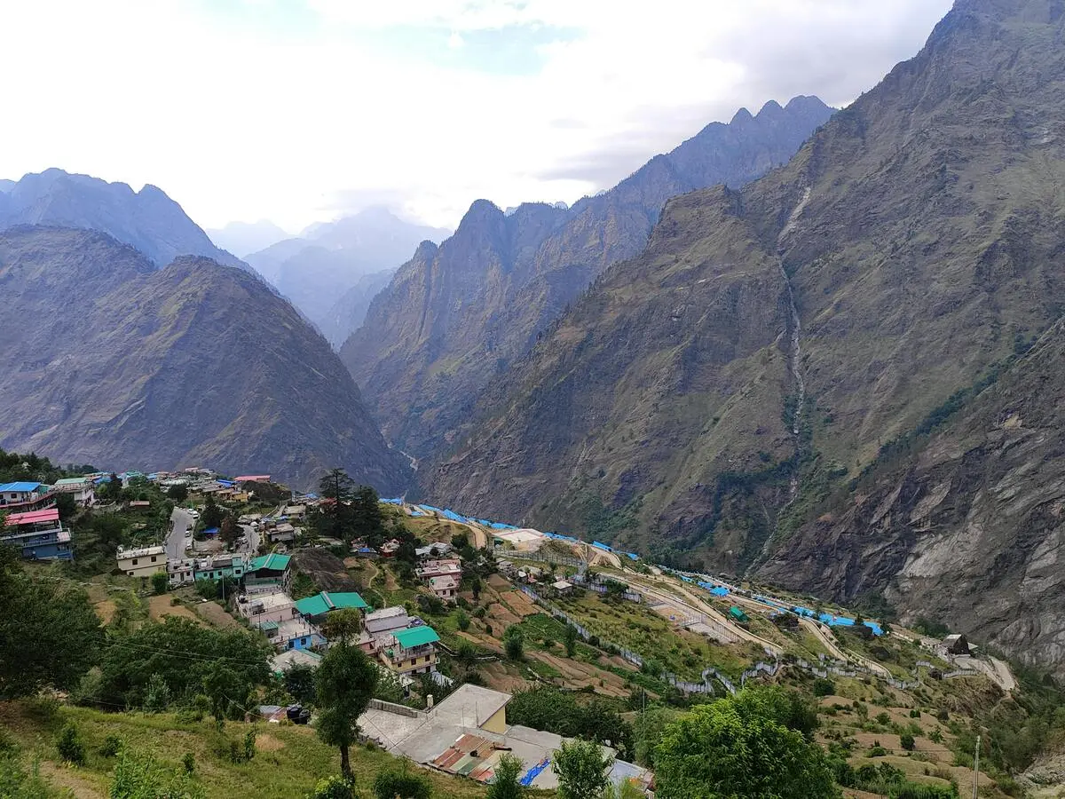 Damaged buildings and land cracks in Joshimath, Uttarakhand during sinking crisis
