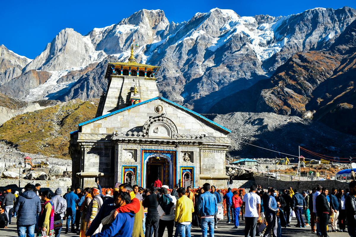 Kedarnath Temple surrounded by Himalayan mountains reflecting on the 2013 disaster and tourism development lessons